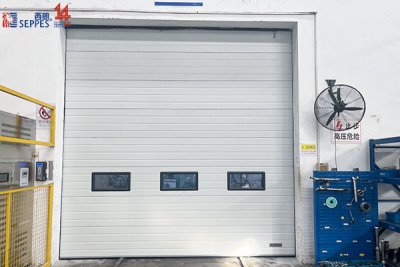 提升门操作时万一发生安全事故怎么办，西朗门业为客户提供1500万保险保障安全